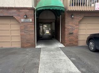 12035 32nd Ave NE APT 302, Seattle, WA 98125