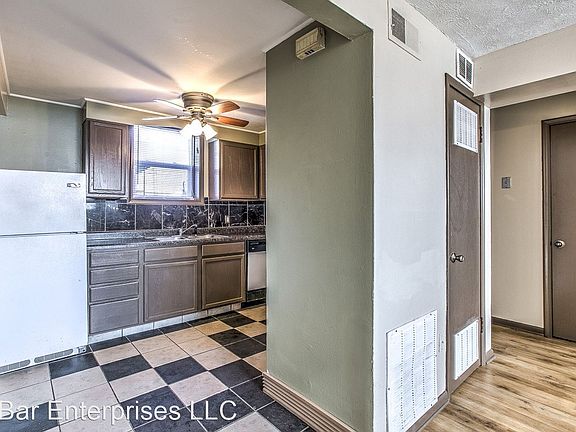 3rd image of 3524 Dewey Ave #5