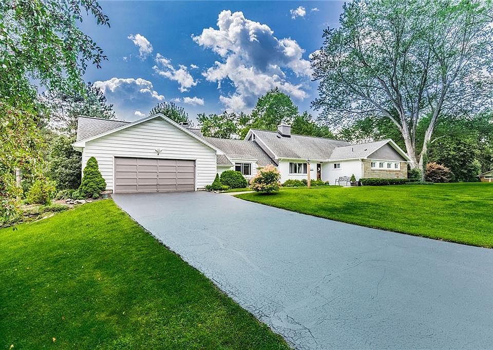 1st image of 4 Shire Oaks Dr