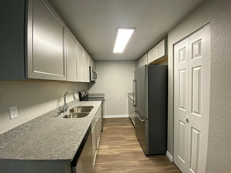 Westwood Apartments — Photo 109