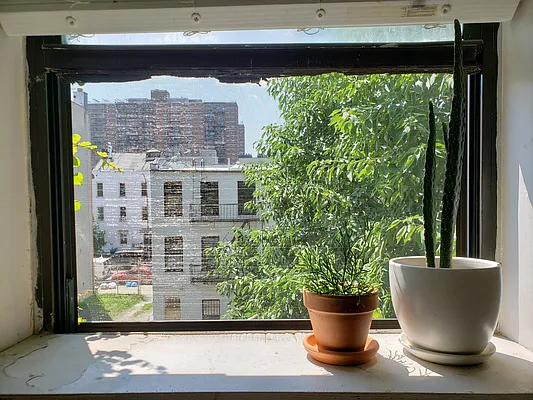 Rented by Signature Property Realty | media 32