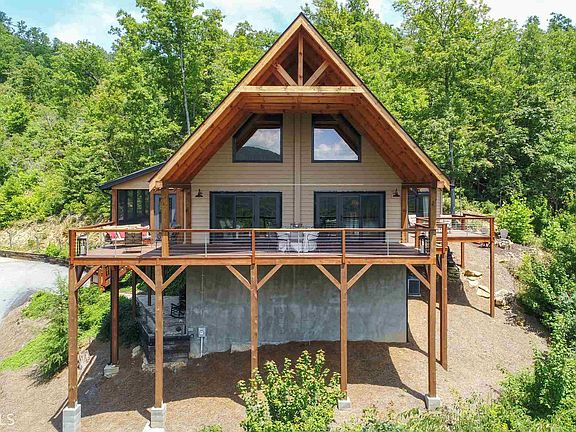 3rd image of 520 Finch Dr