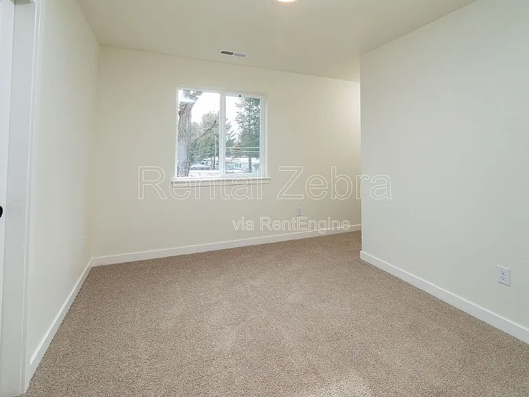 663 SE Dunham St #2 — Photo 25