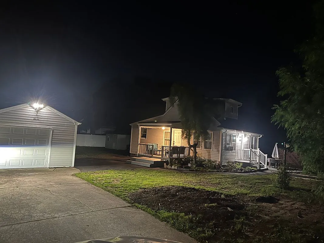 4 bed, 2.0 bath, 968 sqft, $3,750 — Photo 3