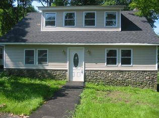 16 Sterling Pl, Greenwood Lake, NY 10925