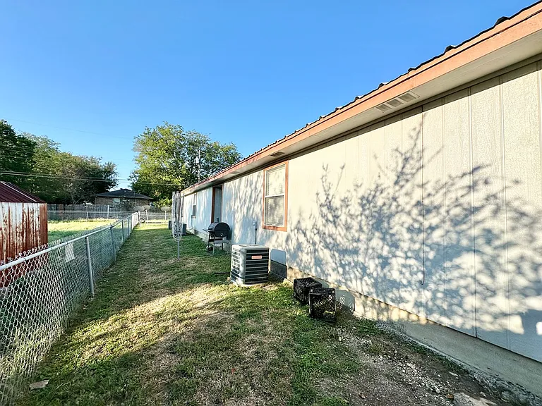 401 W Lincoln Ave — Photo 24