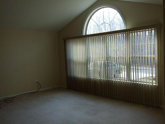 5th image of 121 Beachwood Dr