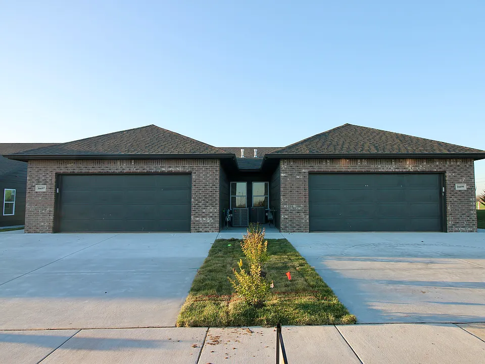 16217 W Ike Ct