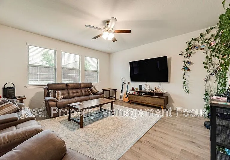 7205 Bledington Ln — Photo 10