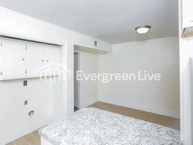1605 Ashford Ln — Photo 4