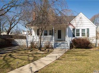 6 Bailey Dr, Massapequa, NY 11758
