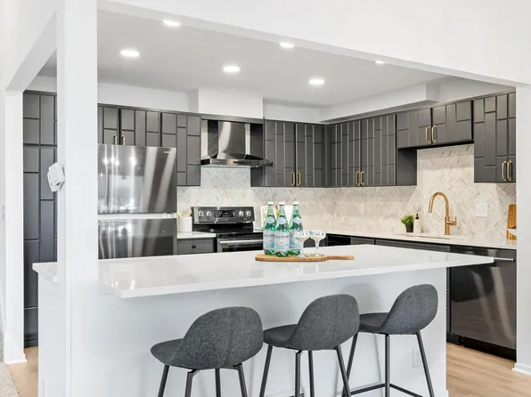 8238 Tamarack Trl, Eden Prairie, MN 55347