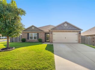 217 Cherrywood Cv, Lowell, AR 72745