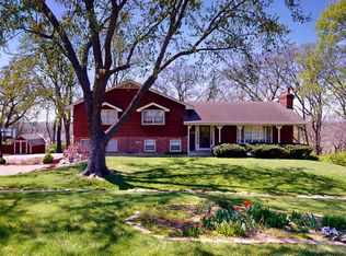 1031 NE 27th St, Topeka, KS 66617