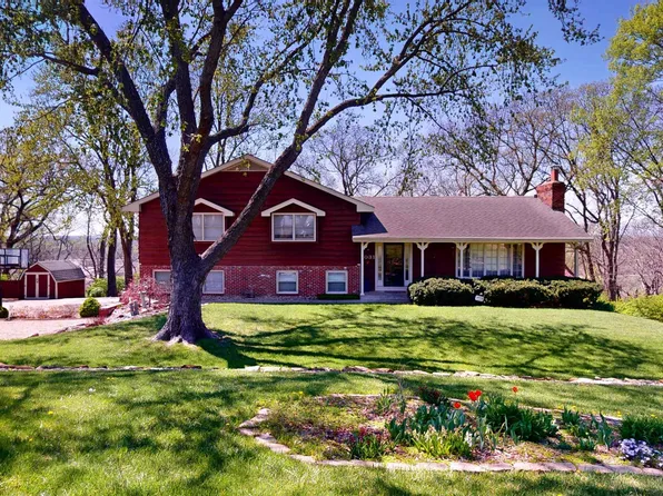 1031 NE 27th St, Topeka, KS 66617