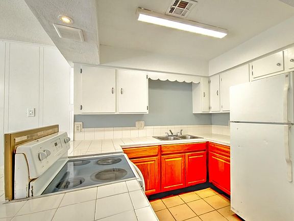 4th image of 2622 Bessemer St