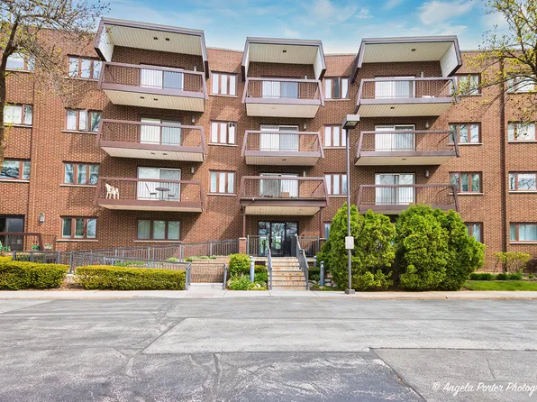 300 E Dundee Rd APT 402, Buffalo Grove, IL 60089