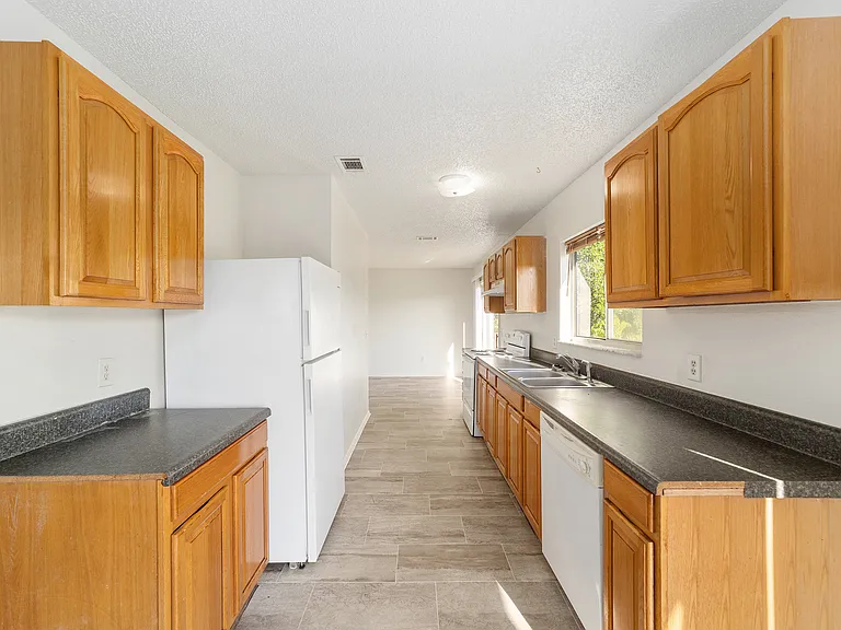 325 Oak Track Crse — Photo 12