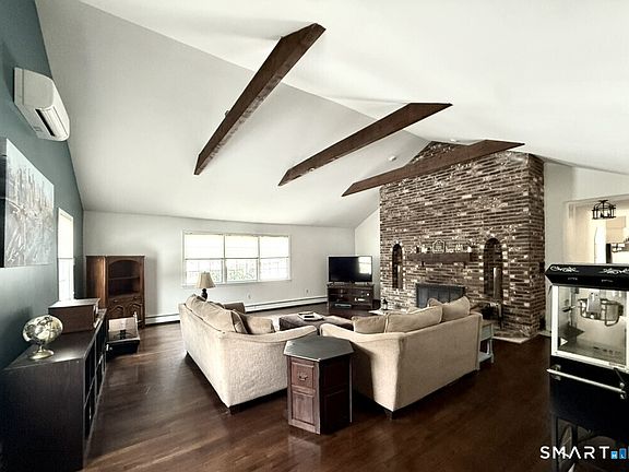 4th image of 311 Isinglass Road