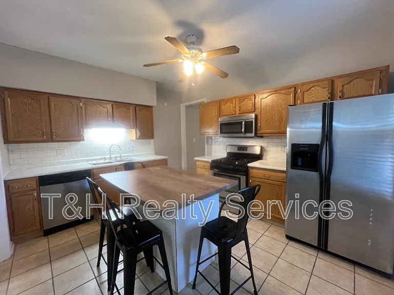 1531 Sturm Ave — Photo 11