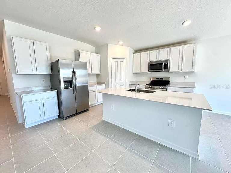 2102 Chris Dr — Photo 17