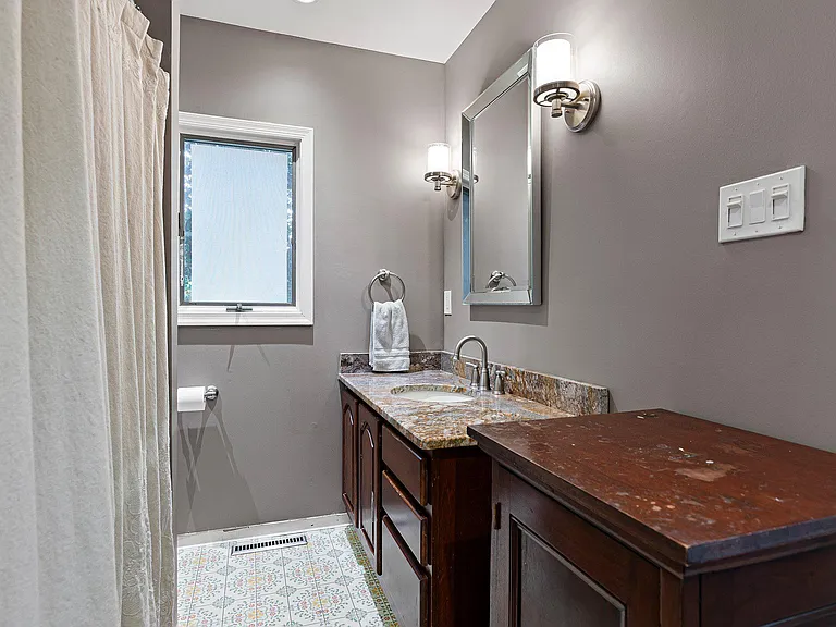 112 W Park Pl — Photo 13