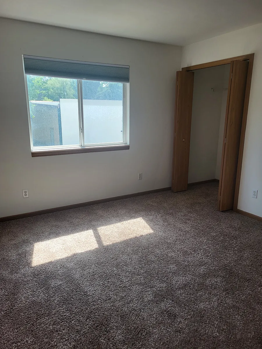 Building Photo - 4915 Universal Dr #1