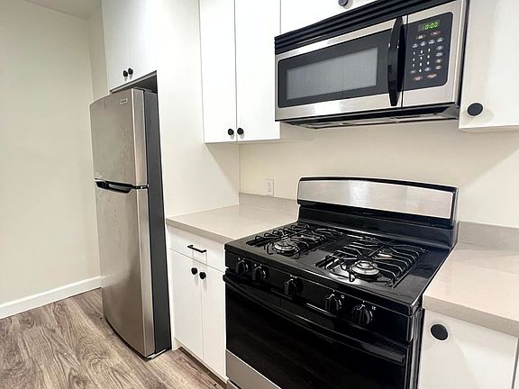 5th image of 2408 Ocean Park Blvd APT 2