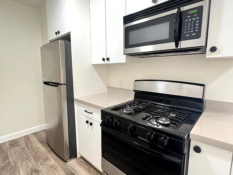 2408 Ocean Park Blvd — Photo 12