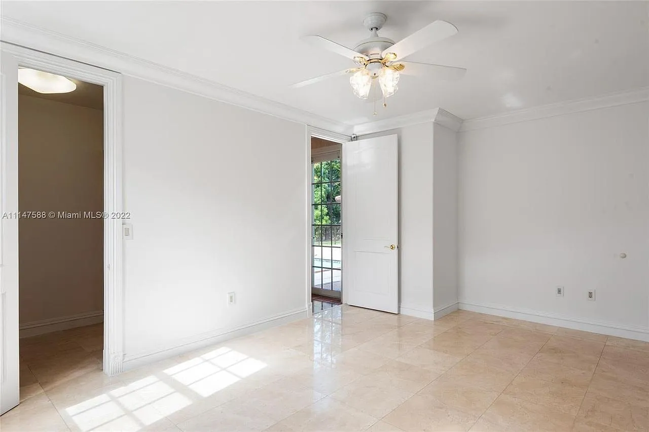 4 bed, 5000 sqft, $8,500 — Photo 4