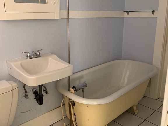 5th image of 708 E Commonwealth Ave #708