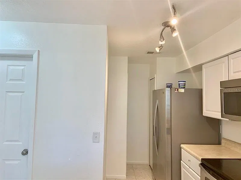 2 bed, 2.0 bath, 889 sqft, $1,450 — Photo 3