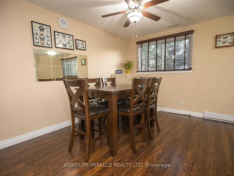 38 Hoskins Sq — Photo 4