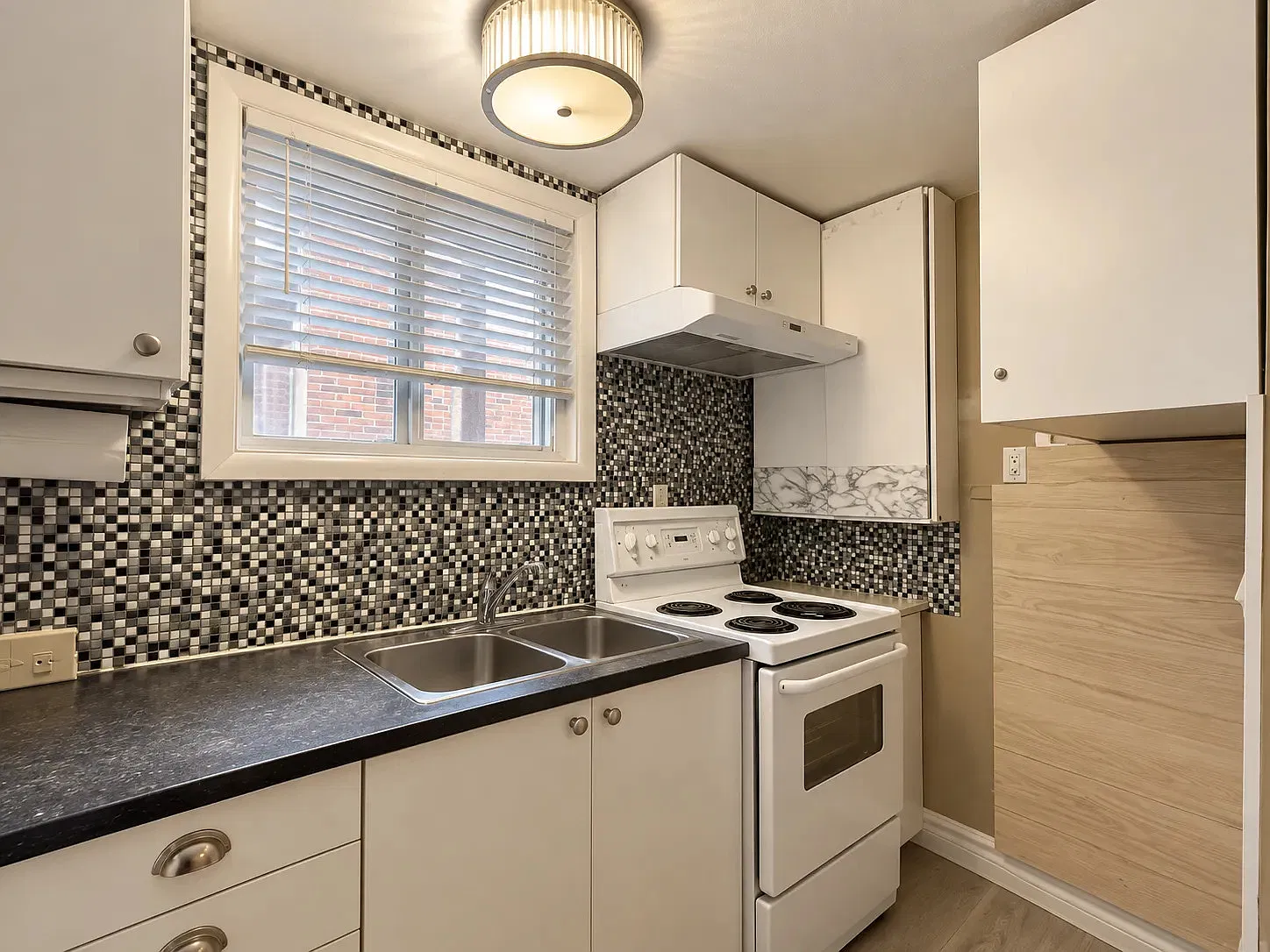 2 bed, 699 sqft, $1,700 — Photo 4