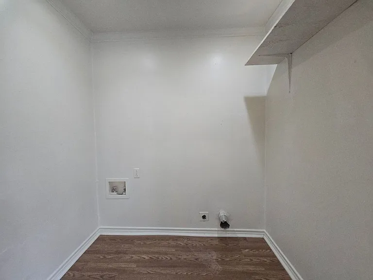 1307 E Avenue H — Photo 18