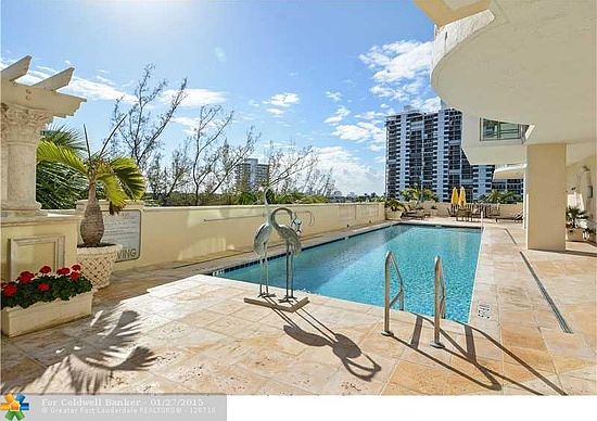 Le Club pool