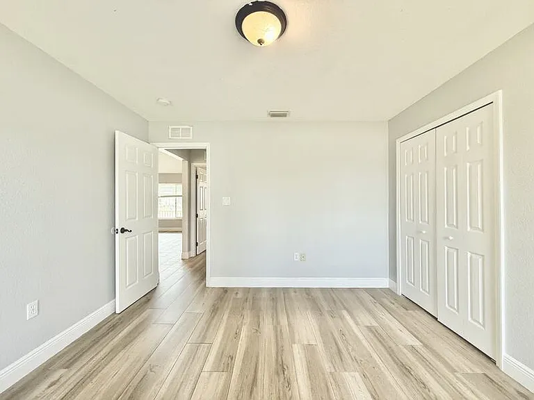 22148 Lockport Ave — Photo 43