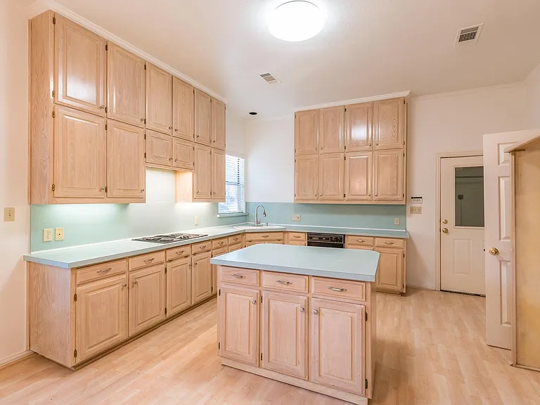 2411 Cross Timbers Trl — Photo 9