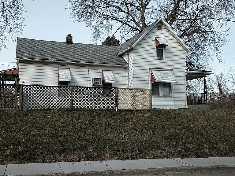 1424 E Broadway St — Photo 22