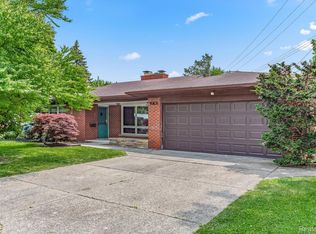 26477 Woodworth Cir, Dearborn Heights, MI