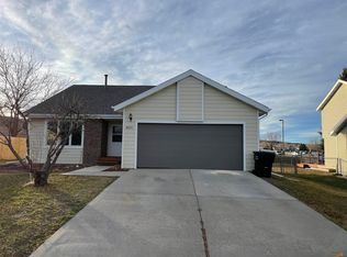 4005 Wild Flower Dr, Rapid City, SD 57701
