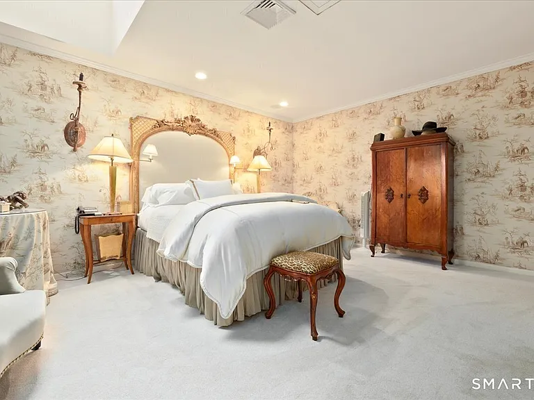 281 Pequot Ave — Photo 14