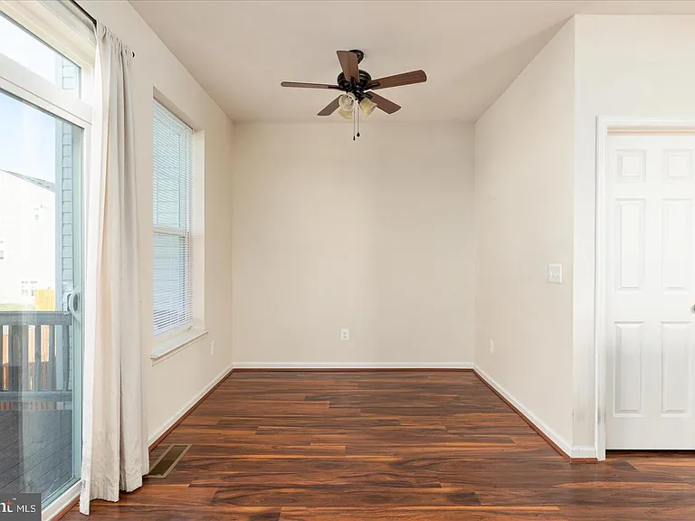 109 Splendor Garden Way — Photo 11