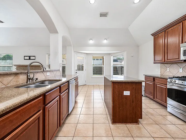 7814 Rocky Peak Ln — Photo 14