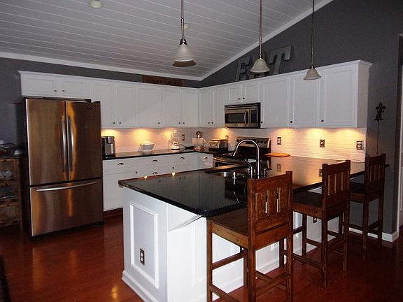 5th image of 408 Frontier Ave