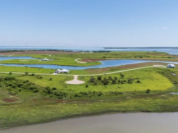 354 Aquarius Ln, Pt Lavaca, TX 77979