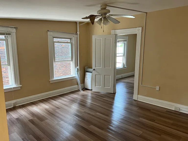 2240 Flora St — Photo 2
