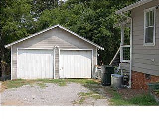 2nd image of 221 Jarnigan Ave
