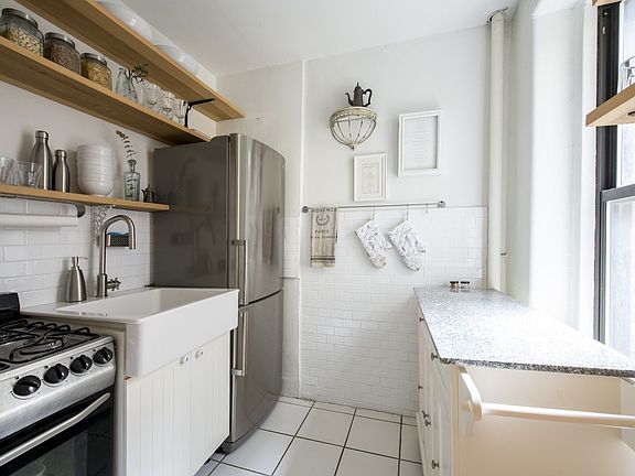 3rd image of 319 W 18th St APT 1H