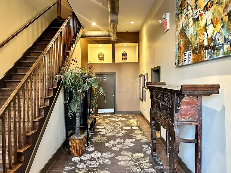 321 S Flores St #104 — Photo 10